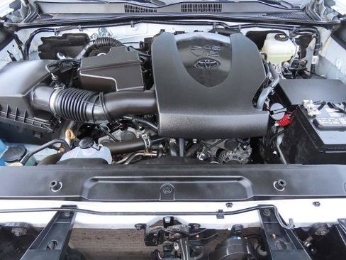 Used 2022 Toyota Tacoma TRD Off-Road image 16