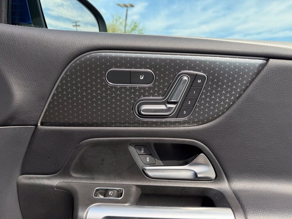 Used 2024 Mercedes-Benz GLB 250 4MATIC image 39