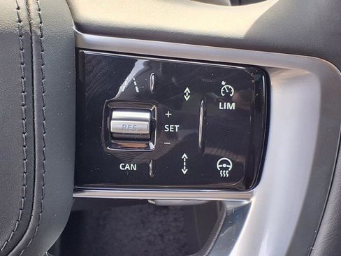 New 2025 Land Rover Range Rover Long Wheelbase SE image 15