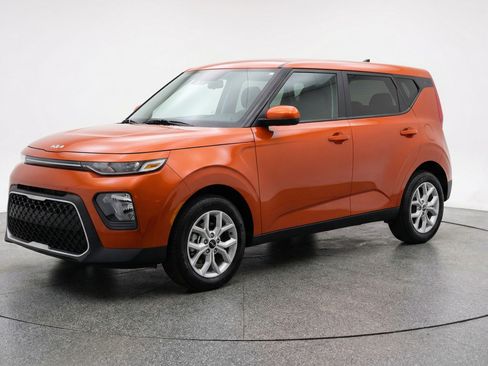 Used 2025 Kia Soul LX w/ LX Technology Package image 3