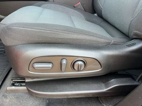 Used 2023 Chevrolet Traverse LT w/ Rear Camera Mirror Package AWD/4WD image 13