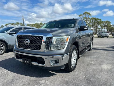 Used 2017 Nissan Titan SV RWD image 6