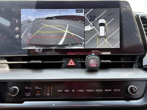 Used 2025 Kia Sportage SX FWD image 11