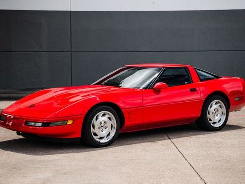 Used 1994 Chevrolet Corvette Coupe RWD image 36