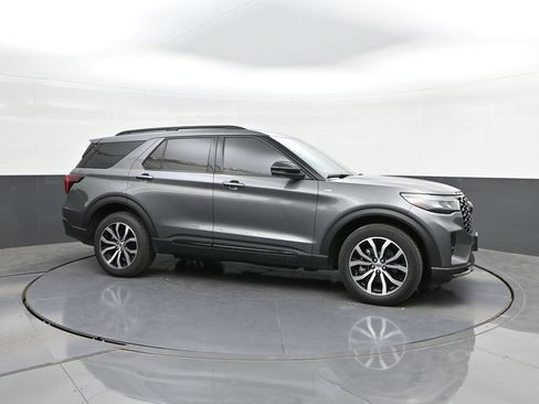 Used 2025 Ford Explorer ST-Line AWD/4WD image 17