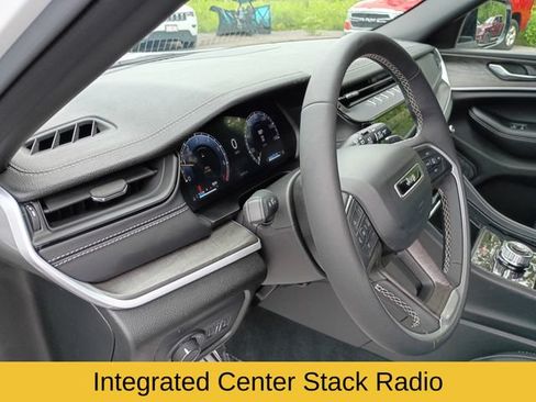 Used 2026 Jeep Grand Cherokee Altitude AWD/4WD image 11