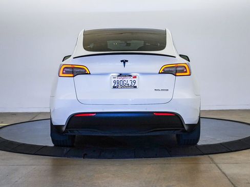 Used 2022 Tesla Model Y Performance AWD/4WD image 3