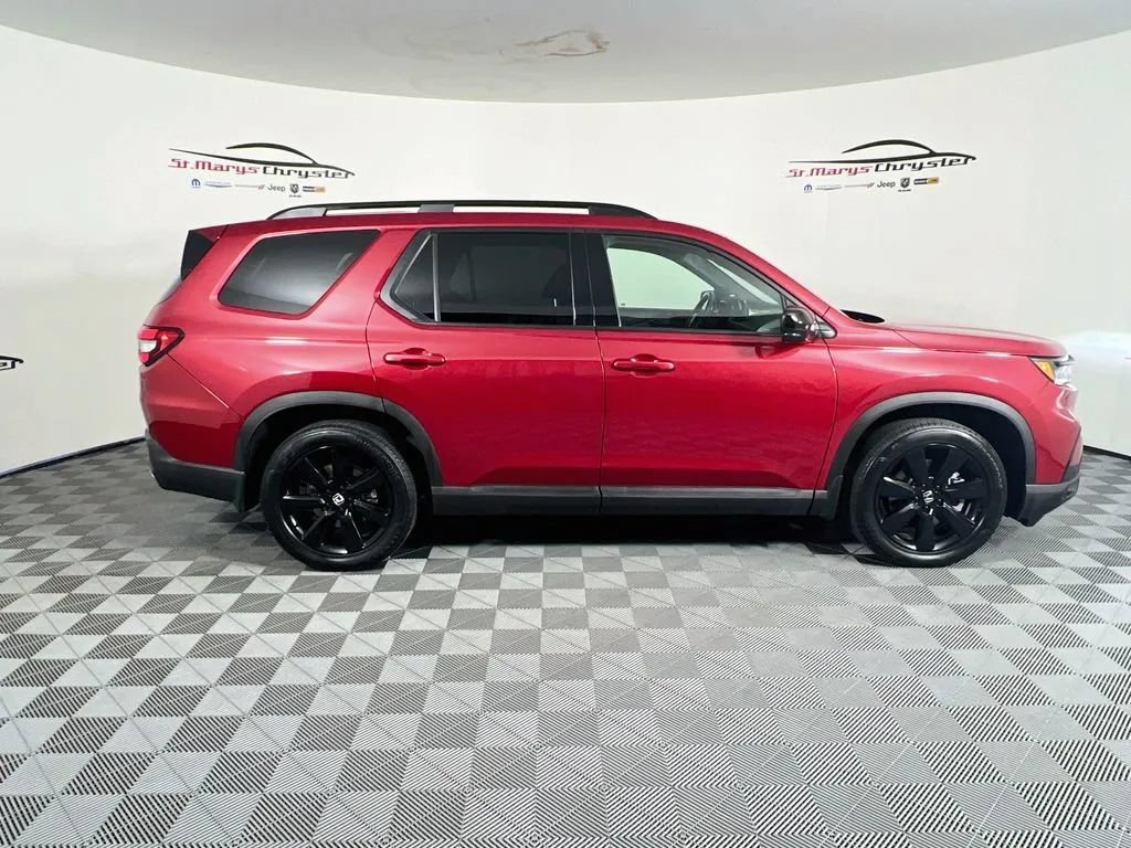 Used 2025 Honda Pilot Black Edition image 9