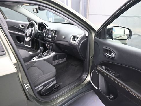 Used 2018 Jeep Compass Sport AWD/4WD image 42