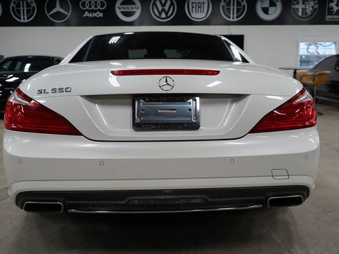 Used 2016 Mercedes-Benz SL 550 w/ Driver Assistance Package image 29