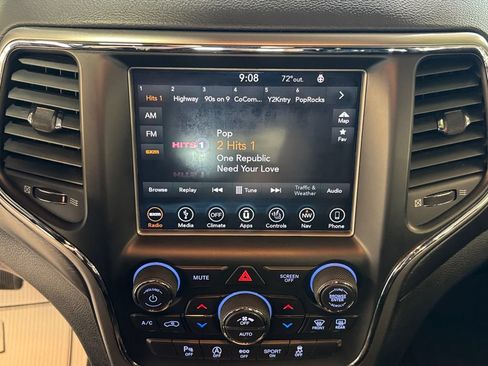 Used 2018 Jeep Grand Cherokee Altitude AWD/4WD image 17