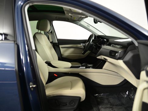 Certified 2022 Audi e-tron Premium Plus w/ Premium Plus Package image 18