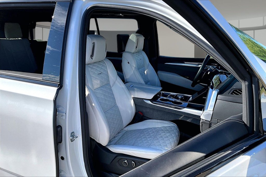 Certified 2025 Cadillac Escalade V AWD/4WD image 7
