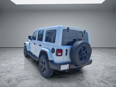 Used 2022 Jeep Wrangler Unlimited Sahara AWD/4WD image 5