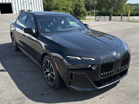 Certified 2024 BMW 740i xDrive w/ Premium Package 2 AWD/4WD image 2