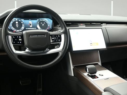 Used 2024 Land Rover Range Rover Long Wheelbase SE AWD/4WD image 8