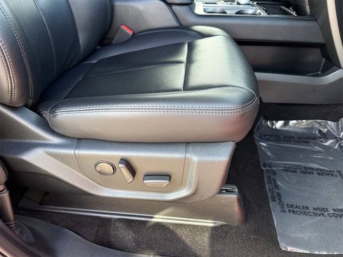 Used 2021 Ford Expedition XLT image 28