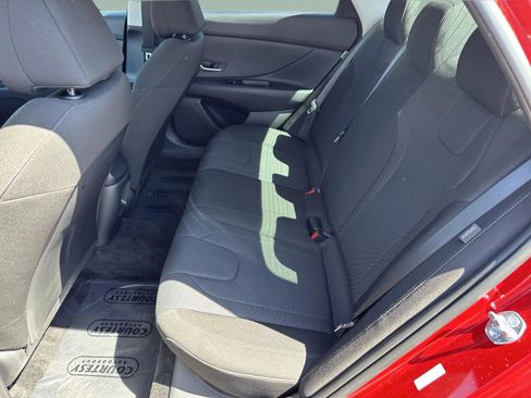 Certified 2026 Hyundai Elantra SE image 18