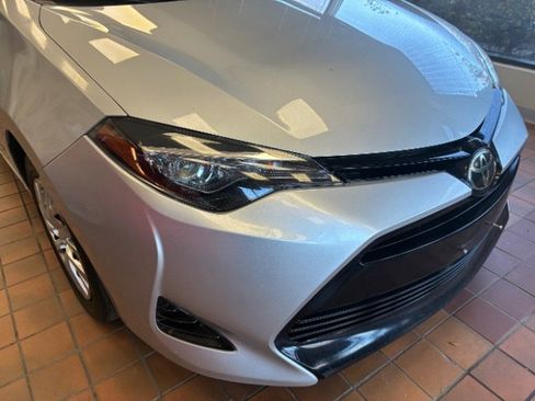 Used 2017 Toyota Corolla LE image 2