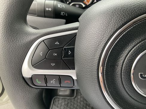 Used 2023 Jeep Renegade Latitude AWD/4WD image 31