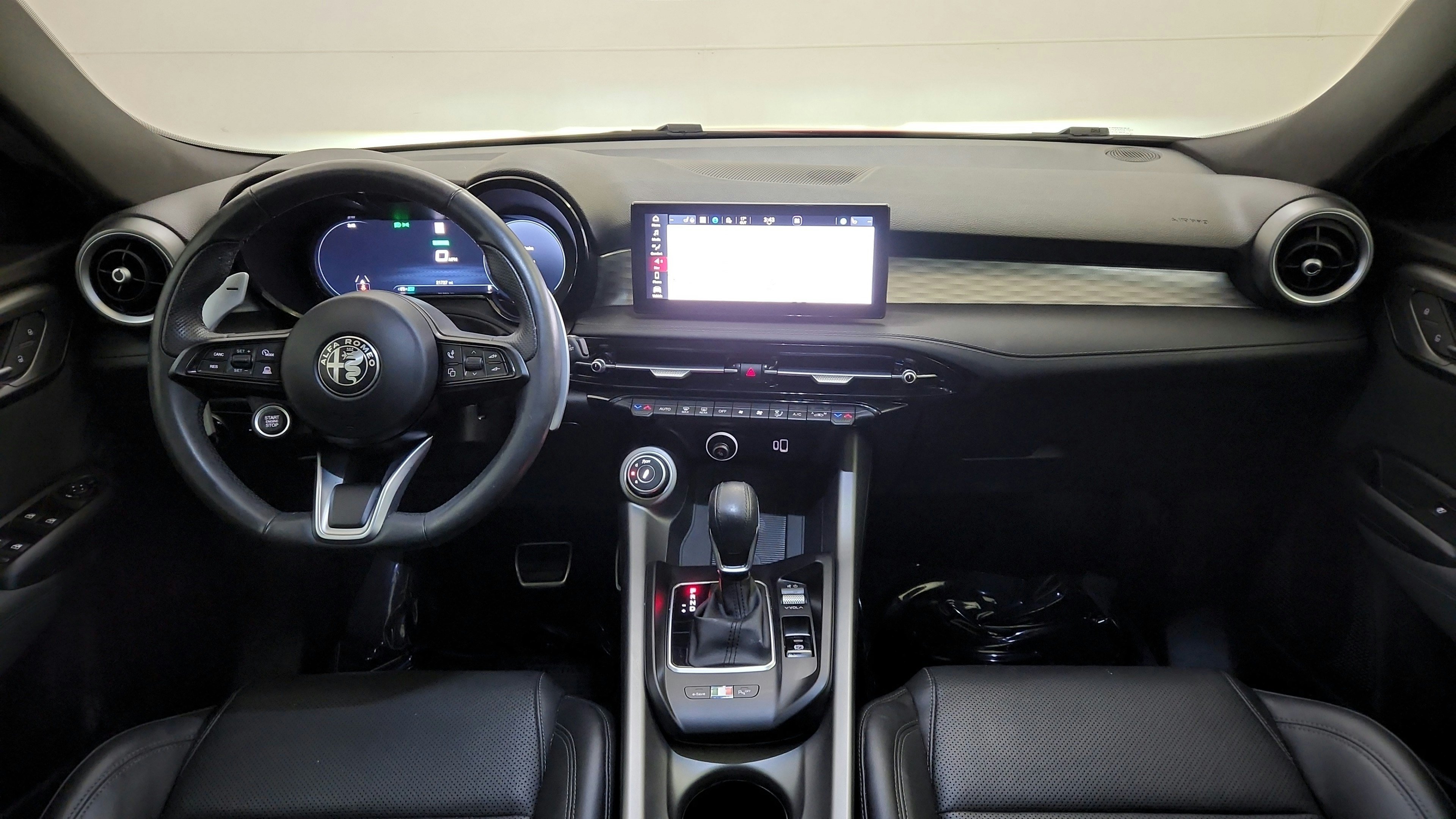 Used 2024 Alfa Romeo Tonale Veloce w/ Premium Interior Package AWD/4WD image 21