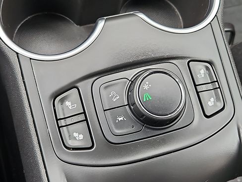 Used 2021 GMC Terrain SLE w/ Driver Convenience Package FWD image 24