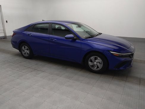 Used 2024 Hyundai Elantra SE FWD image 11