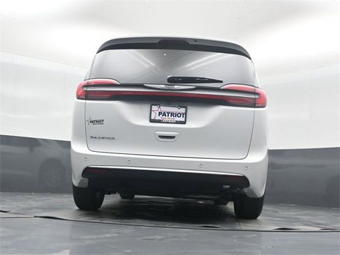 New 2026 Chrysler Pacifica Select image 42