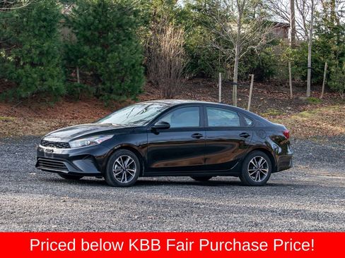 Used 2024 Kia Forte LXS FWD image 3