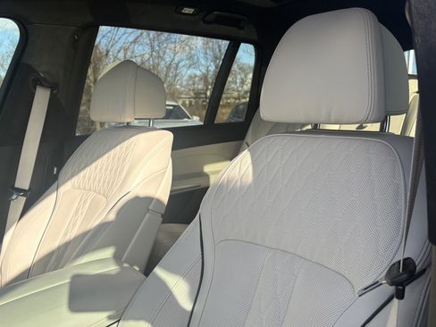 Used 2024 BMW X7 M60i w/ Executive Package image 18