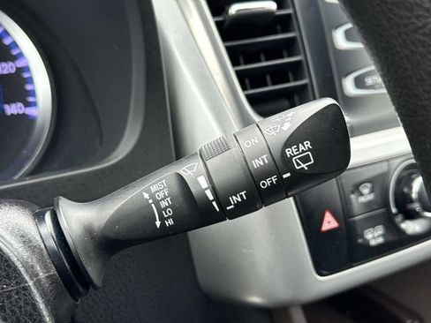 Used 2019 Toyota Highlander LE image 25