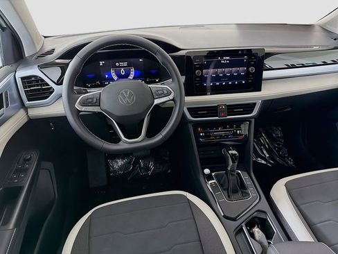 New 2026 Volkswagen Taos SE image 22