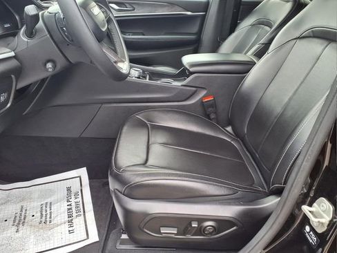 Used 2024 Jeep Grand Cherokee L Limited w/ Luxury Tech Group II image 16