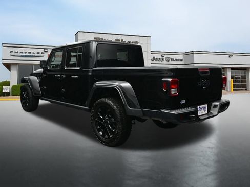Used 2025 Jeep Gladiator Sport AWD/4WD image 3