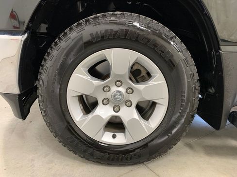 Used 2019 RAM 1500 Big Horn AWD/4WD image 2
