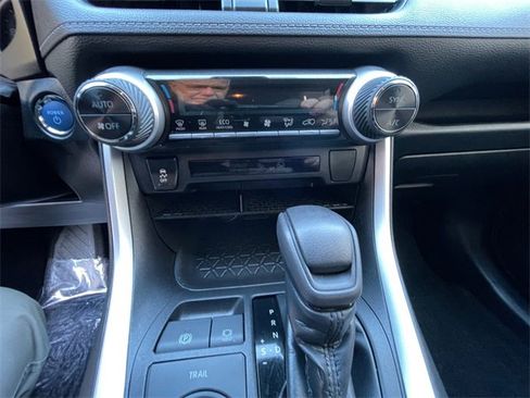 Used 2021 Toyota RAV4 XLE image 15