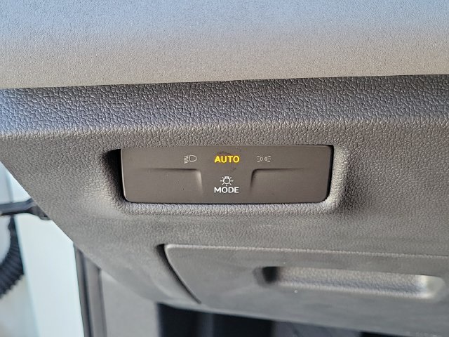 Used 2025 Volkswagen Tiguan SE FWD image 30