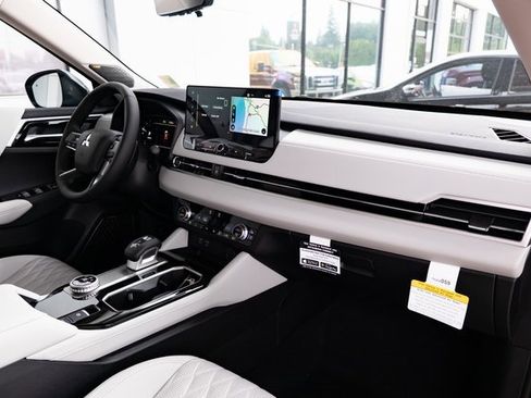 New 2025 Mitsubishi Outlander AWD image 31