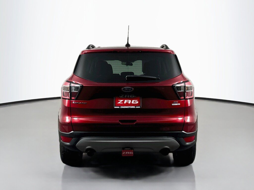 Used 2018 Ford Escape SE w/ SE Sync 3 Package AWD/4WD image 4