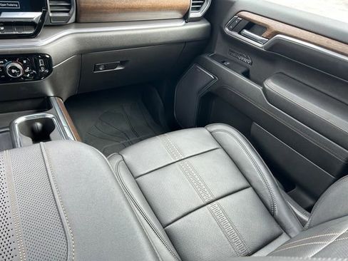 Used 2023 Chevrolet Silverado 1500 High Country w/ High Country Premium Package image 15