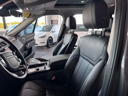 Used 2019 Land Rover Discovery HSE image 11