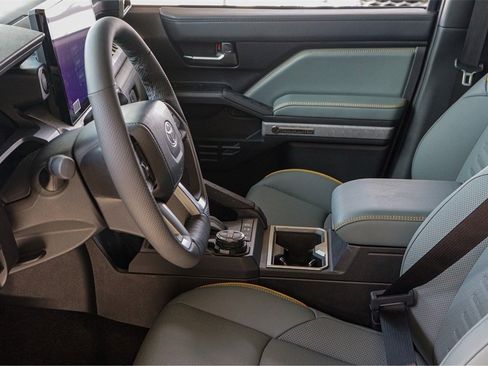 Used 2025 Toyota Tacoma TRD Sport w/ Tow Tech Package image 10