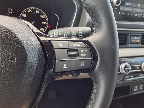 Used 2025 Honda Pilot EX-L image 16