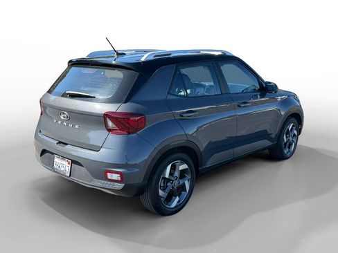 Certified 2023 Hyundai Venue Limited w/ Cargo Package FWD image 5