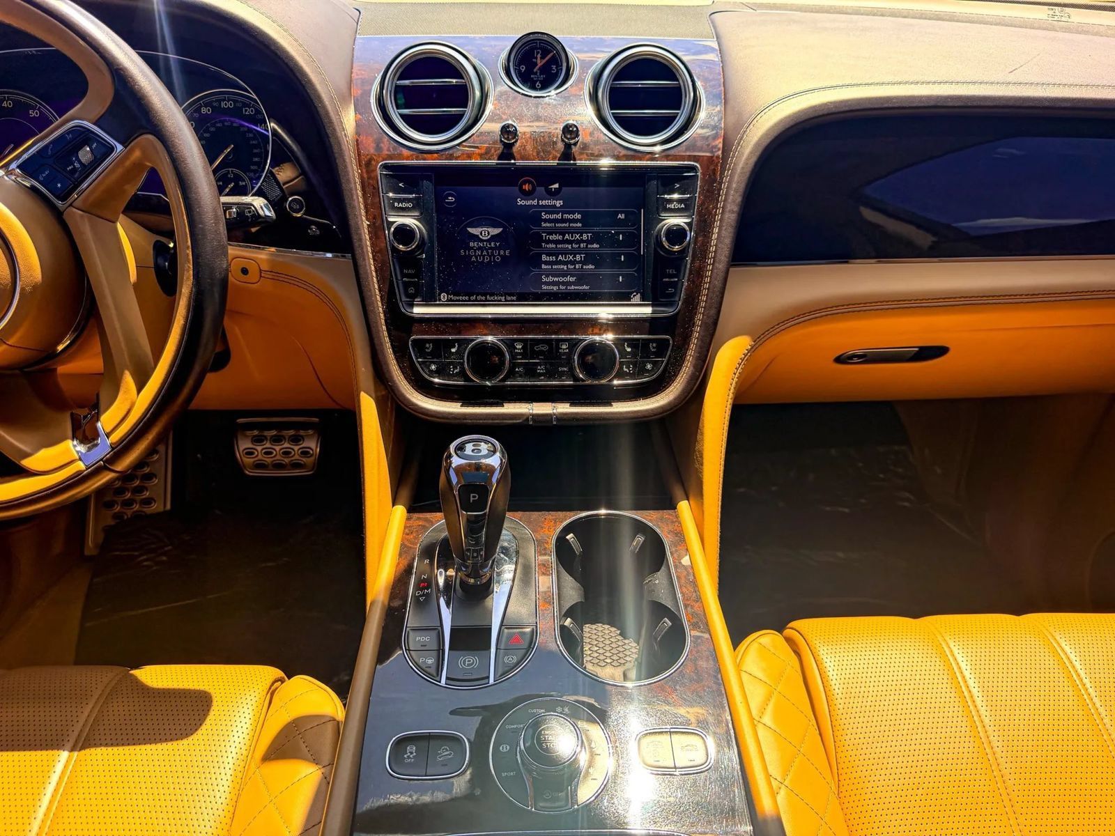 Used 2017 Bentley Bentayga AWD/4WD image 32
