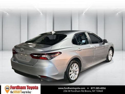 Used 2022 Toyota Camry LE image 7