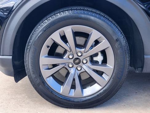 Used 2024 Ford Explorer XLT w/ Equipment Group 202A RWD image 10