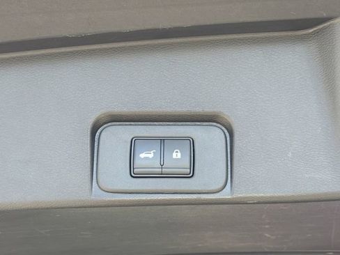 Certified 2025 Nissan Rogue SV image 21