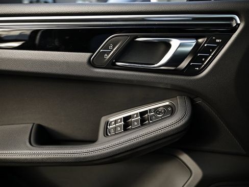 New 2026 Porsche Macan image 11