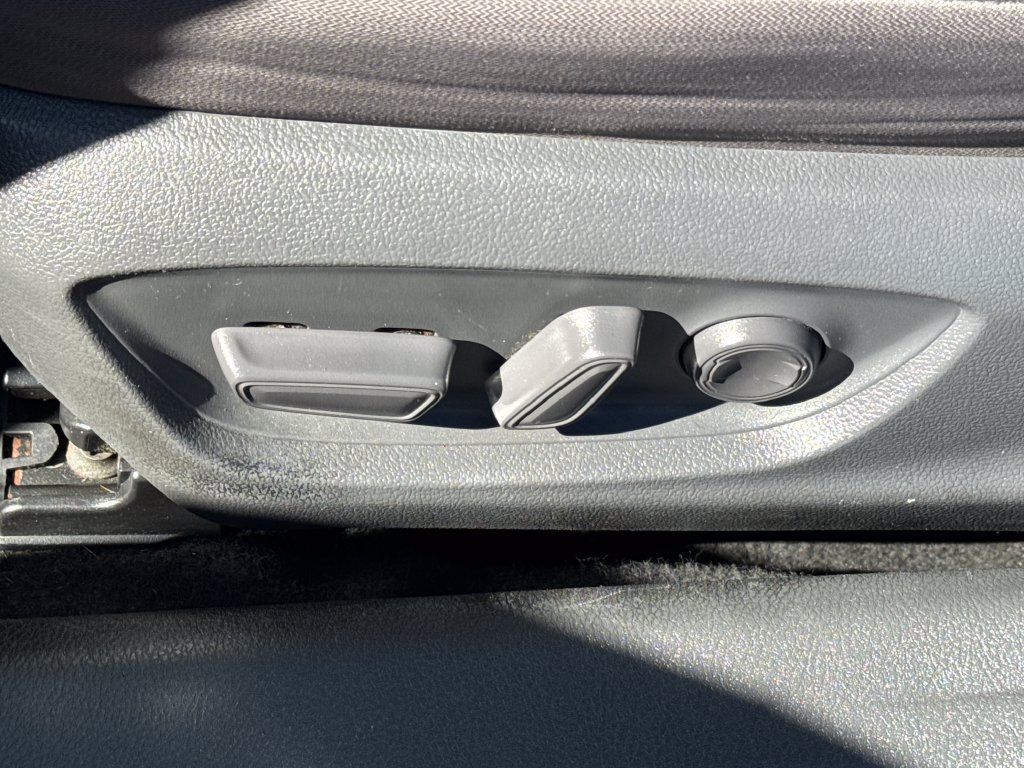 Used 2019 Toyota Camry LE FWD image 46